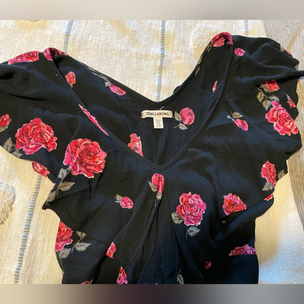 Billabong black with floral print maxi dress NWT! XS